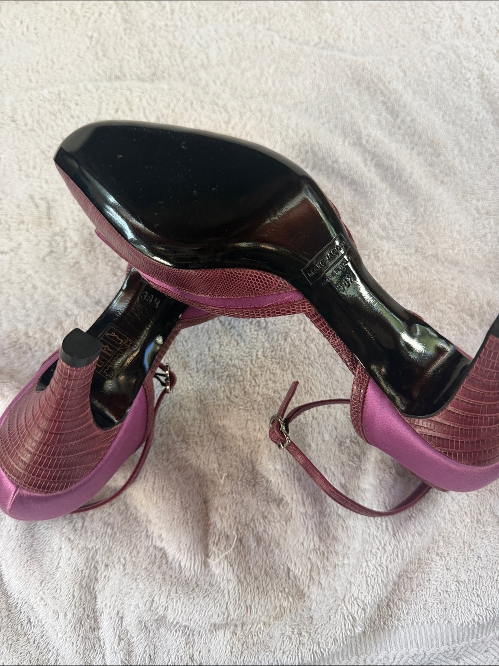 Vintage Marc Jacobs Brand New Pink Satin and Burgundy Leather Bow Pumps - Picture 6 of 7
